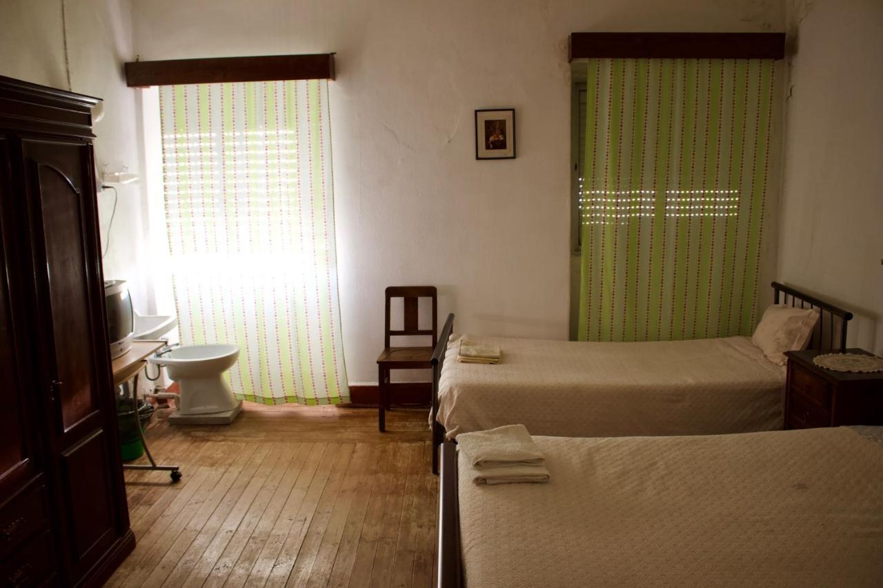 Residencial Tarouca Bed & Breakfast Fundao Exterior photo
